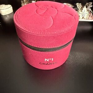 CHANEL N1 Round Cosmetic Case / Vanity